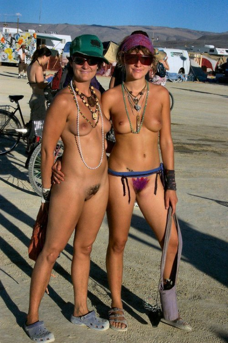 nudisten 21